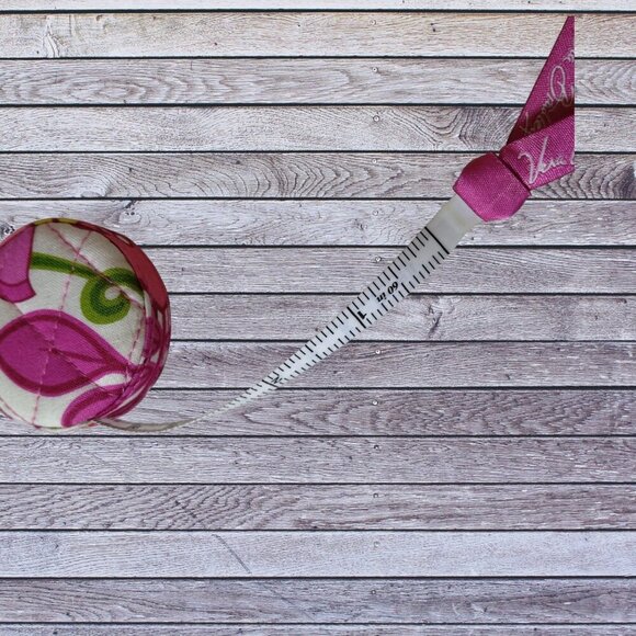 Vera Bradley Lilli Belle Quilted Retractable Measuring Tape Classic Colorful - Picture 4 of 5